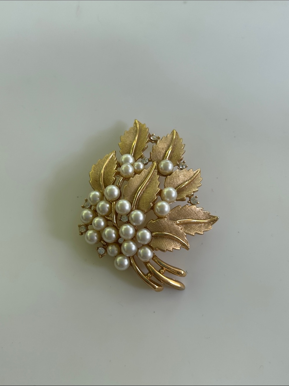 Vintage Crown Trifari Brushed Gold Tone Faux Pearl & Rhinestone Leaf Brooch